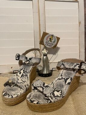 Source Unknown Black and White Snake-Print Espadrille Wedge Sandals